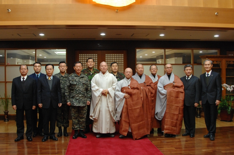 2011.01.17_군불총회장,임원진 예방(10)